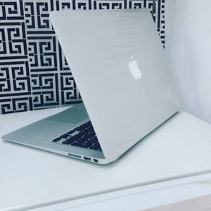 Meet your Posher, Joni